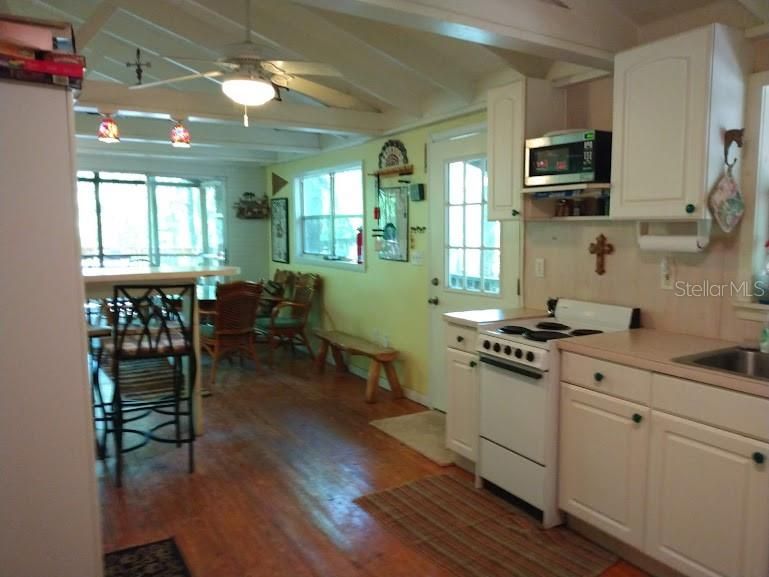 Recently Sold: $650,000 (2 beds, 1 baths, 649 Square Feet)