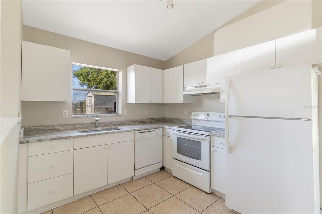 Recently Sold: $209,000 (2 beds, 1 baths, 992 Square Feet)