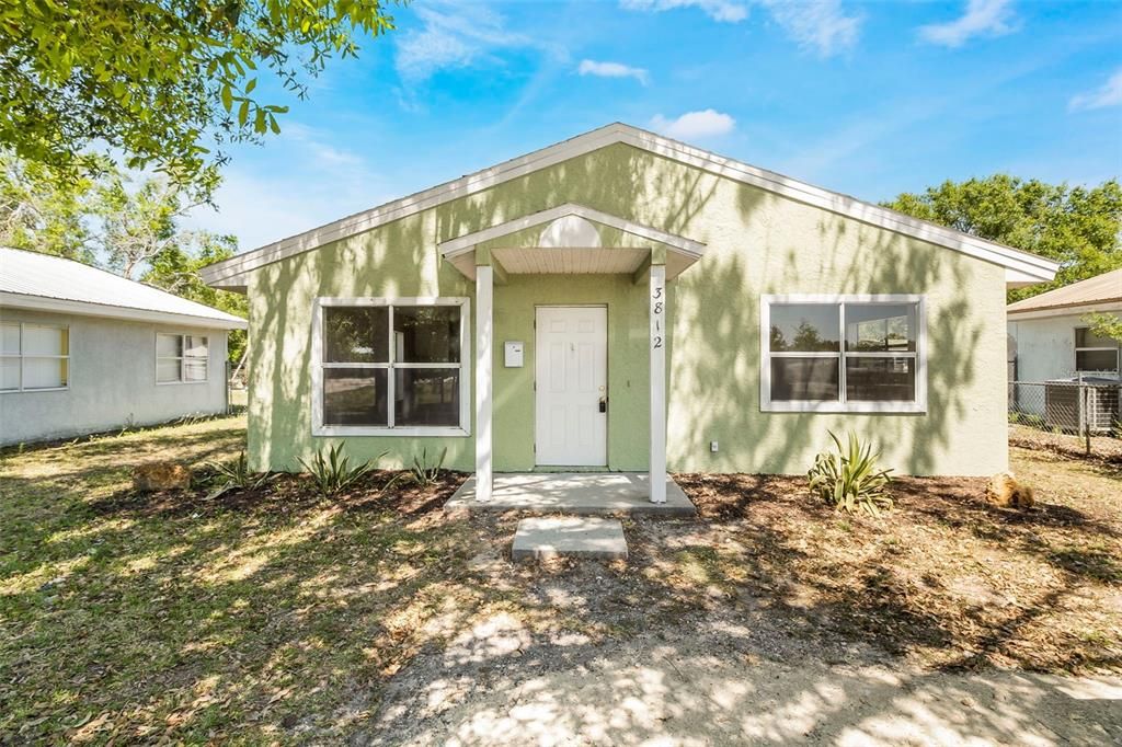 Recently Sold: $209,000 (2 beds, 1 baths, 992 Square Feet)
