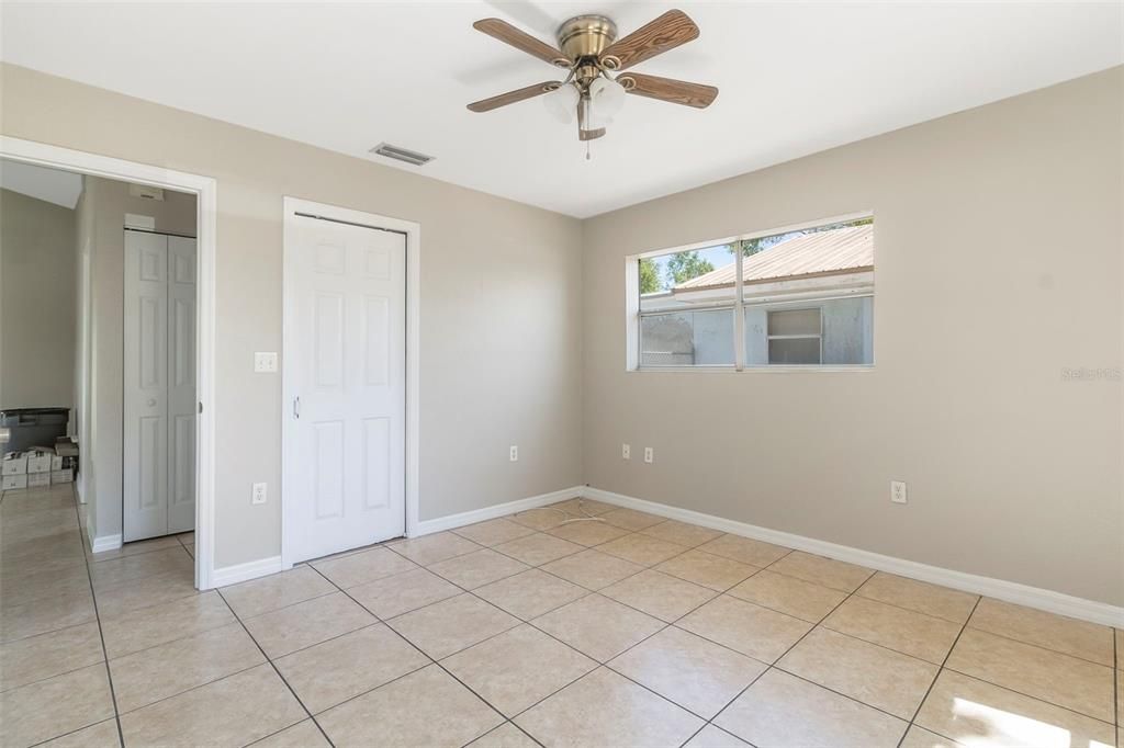 Recently Sold: $209,000 (2 beds, 1 baths, 992 Square Feet)