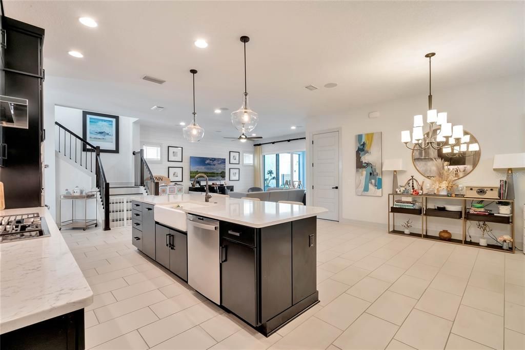 Active With Contract: $699,900 (4 beds, 3 baths, 2818 Square Feet)