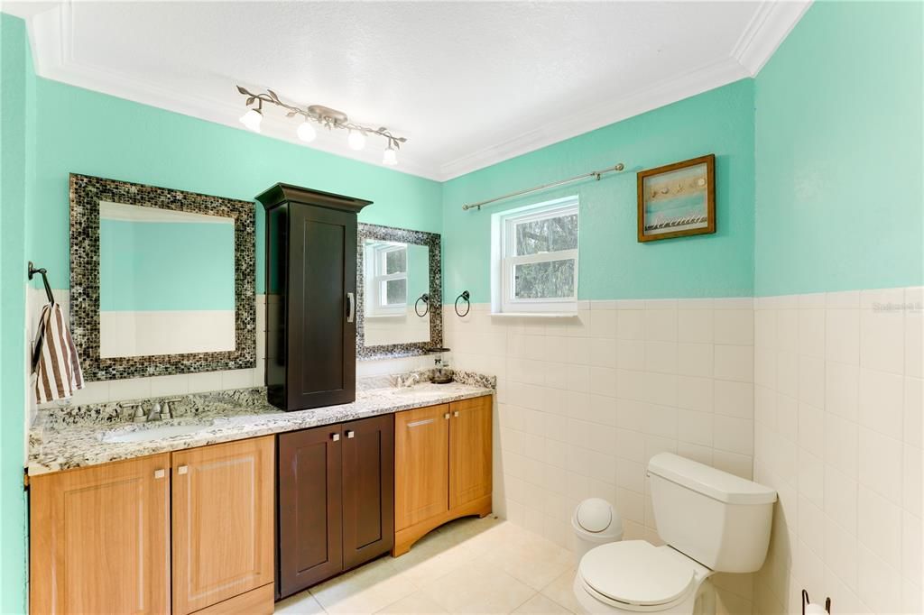 最近售出: $420,000 (2 贝兹, 1 浴室, 1679 平方英尺)