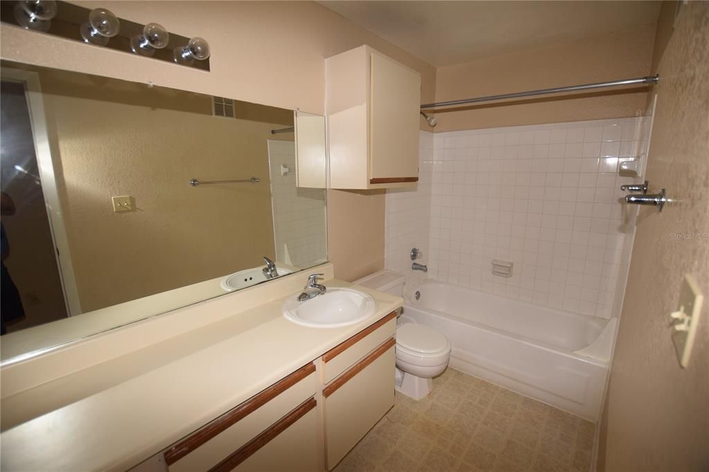 Недавно арендовано: $1,350 (2 спален, 1 ванн, 810 Квадратных фут)