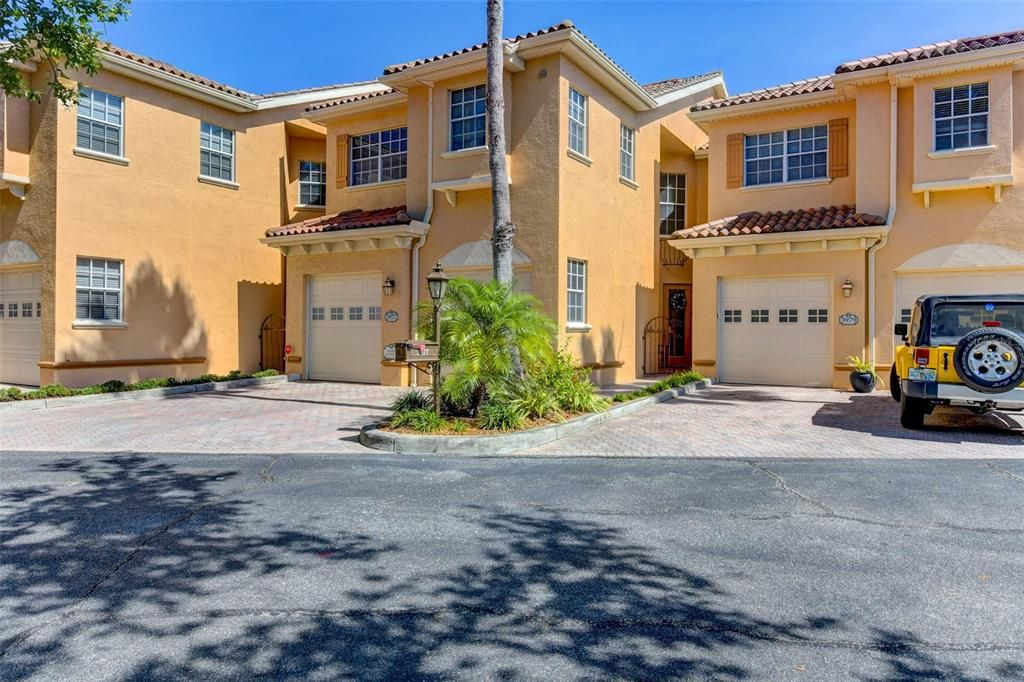 Recently Sold: $400,000 (3 beds, 2 baths, 2149 Square Feet)