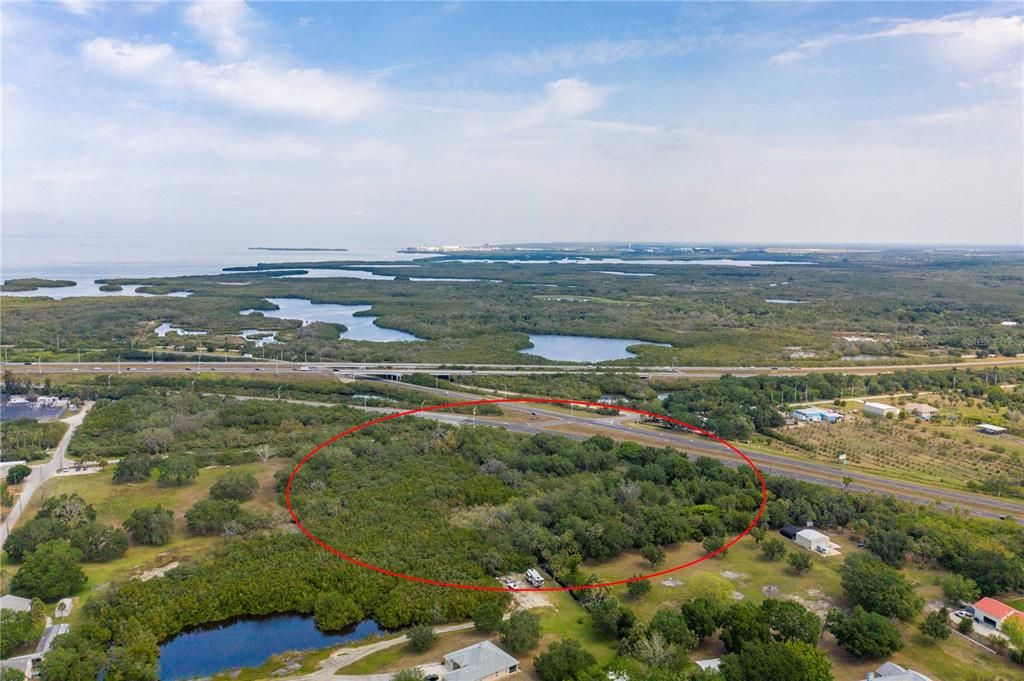 На продажу: $900,000 (9.55 acres)