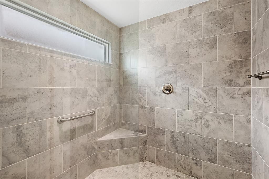 En suite w/Tiled Roman shower