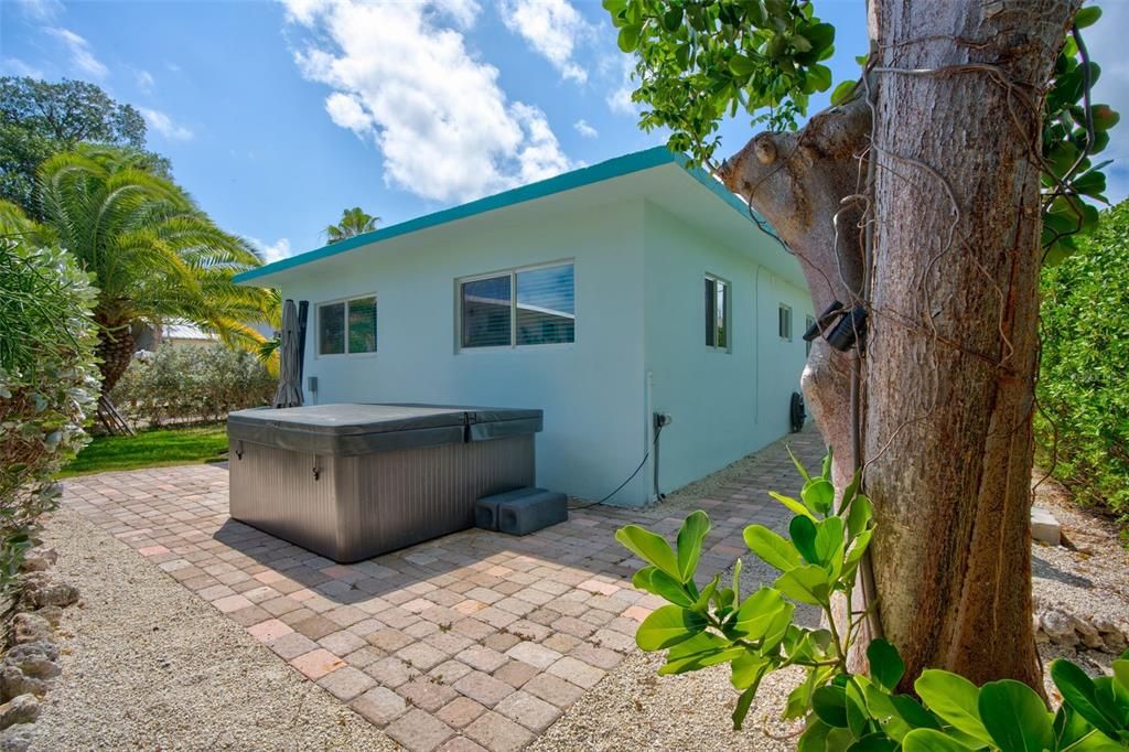 Recently Sold: $775,000 (3 beds, 2 baths, 1200 Square Feet)