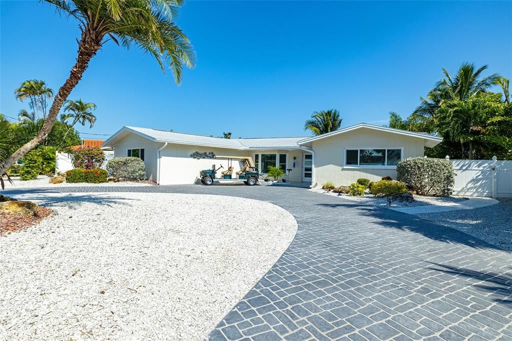 Recently Sold: $2,500,000 (3 beds, 3 baths, 2148 Square Feet)