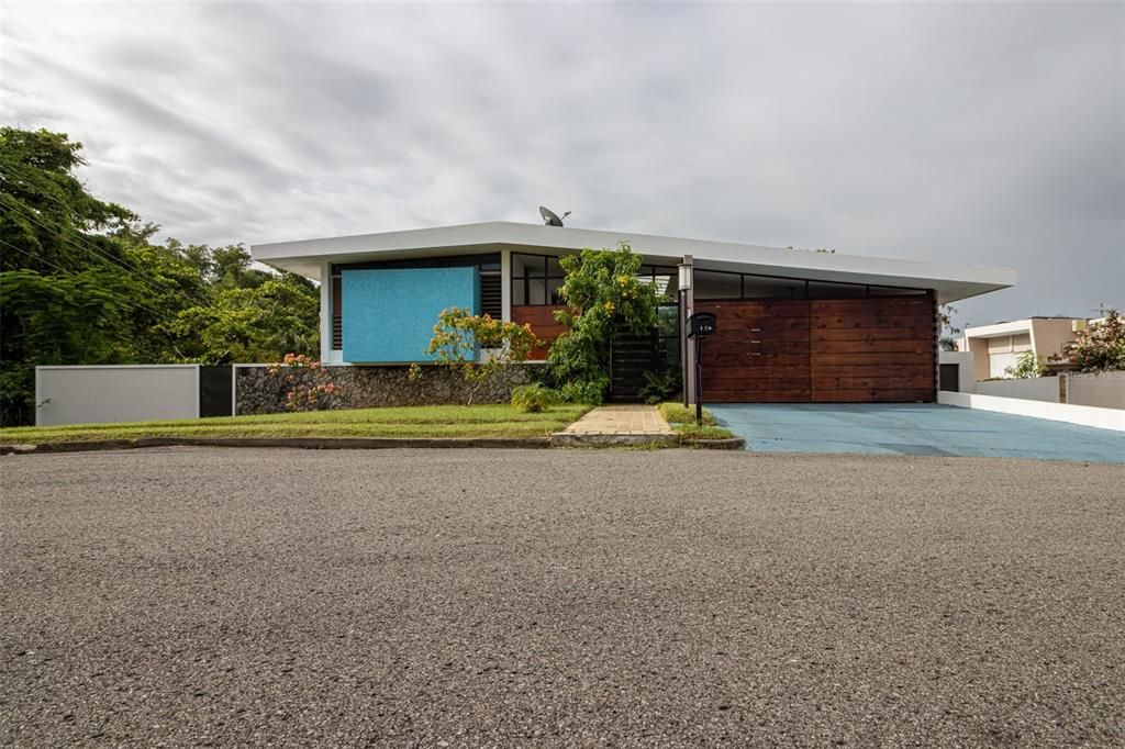 Vendido Recientemente: $690,000 (6 camas, 4 baños, 3121 Pies cuadrados)