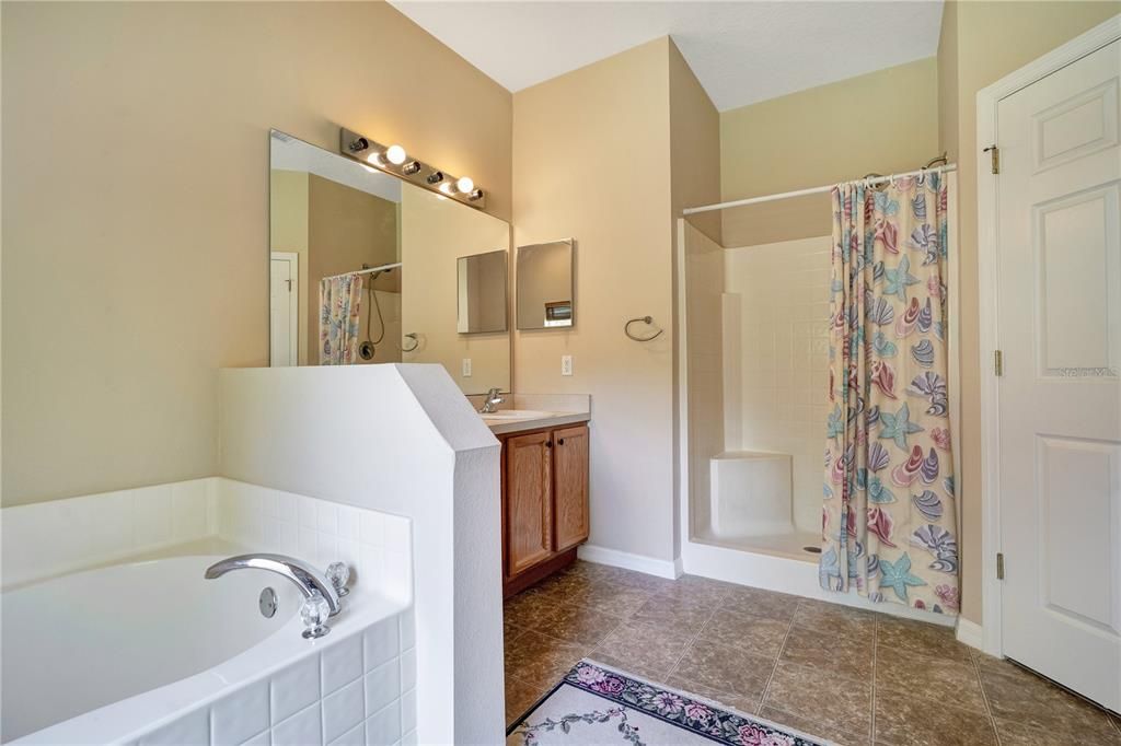 最近售出: $345,000 (4 贝兹, 2 浴室, 2000 平方英尺)
