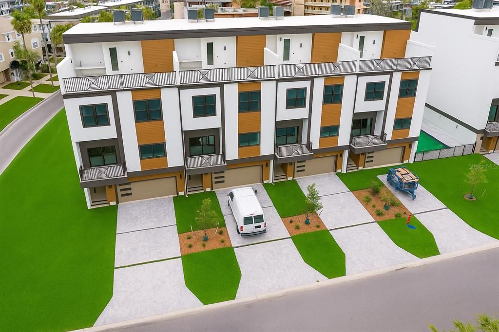 Active With Contract: $1,750,000 (5 beds, 4 baths, 2519 Square Feet)