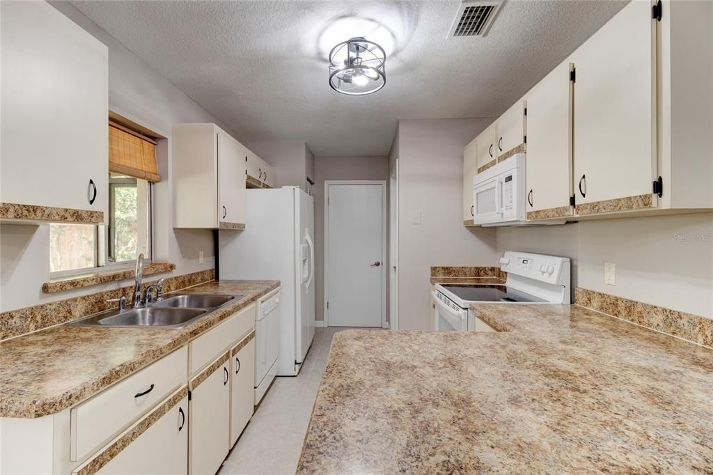 Recently Sold: $269,900 (2 beds, 2 baths, 1148 Square Feet)