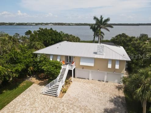 For Sale: $2,100,000 (3 beds, 2 baths, 2181 Square Feet)