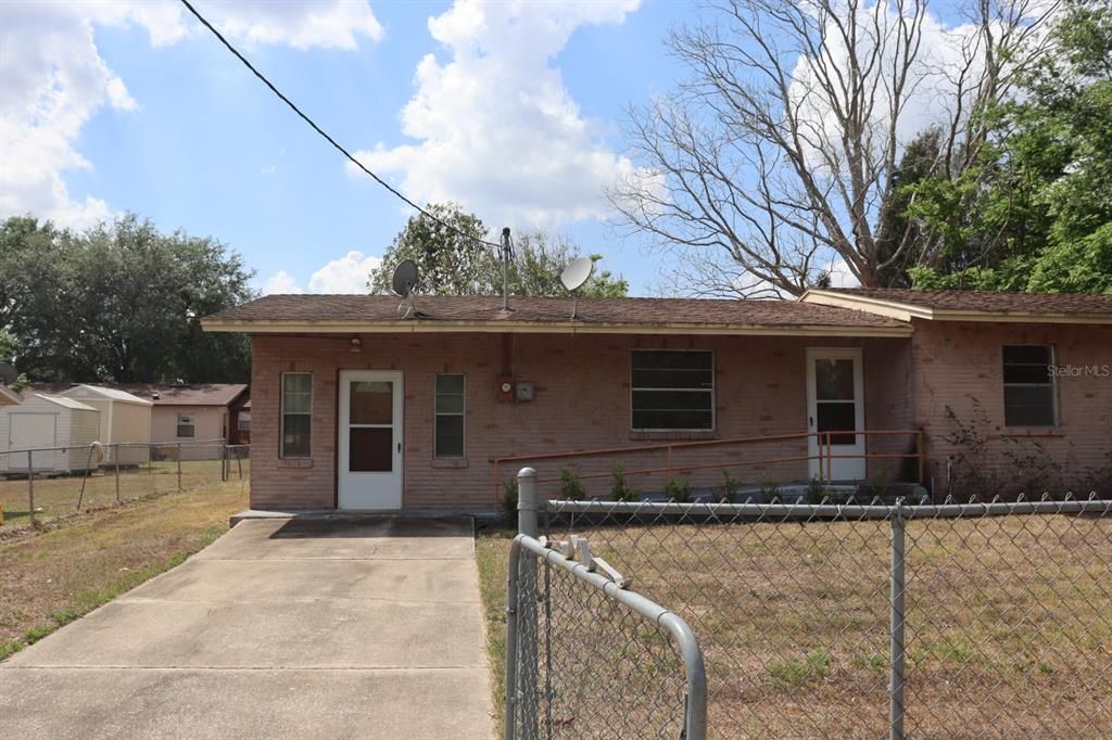 Recently Sold: $180,000 (3 beds, 1 baths, 945 Square Feet)