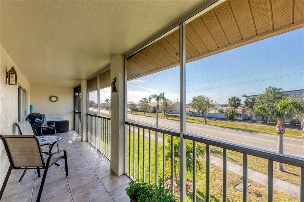 Recently Sold: $320,000 (2 beds, 2 baths, 899 Square Feet)