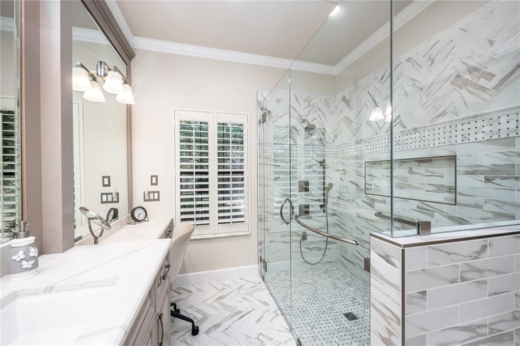 Updated Luxury En-suite bathroom