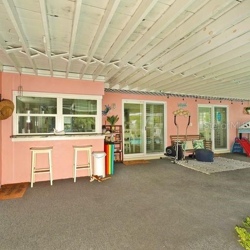 Recently Sold: $525,000 (4 beds, 2 baths, 1967 Square Feet)
