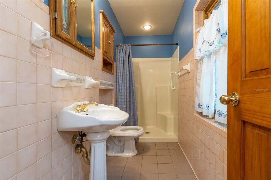 最近售出: $385,000 (3 贝兹, 2 浴室, 1649 平方英尺)