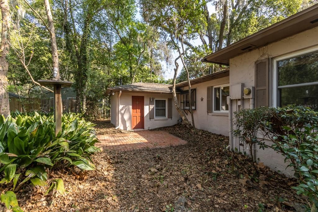 Recently Sold: $385,000 (3 beds, 2 baths, 1649 Square Feet)