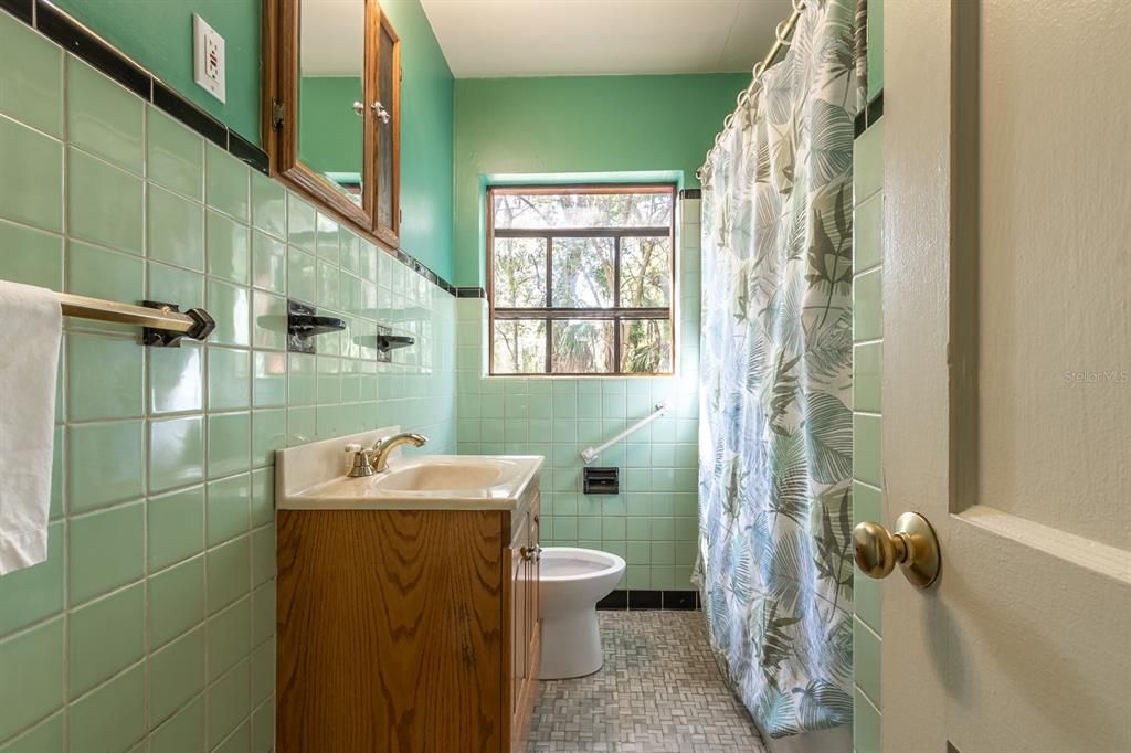 最近售出: $385,000 (3 贝兹, 2 浴室, 1649 平方英尺)