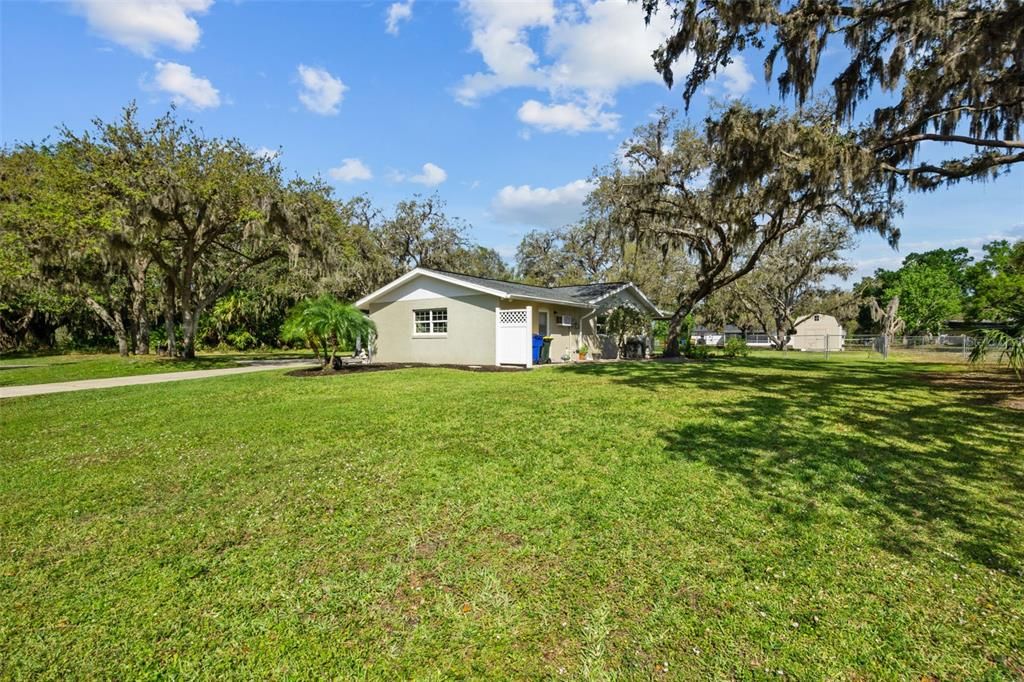 Recently Sold: $294,900 (3 beds, 2 baths, 1952 Square Feet)