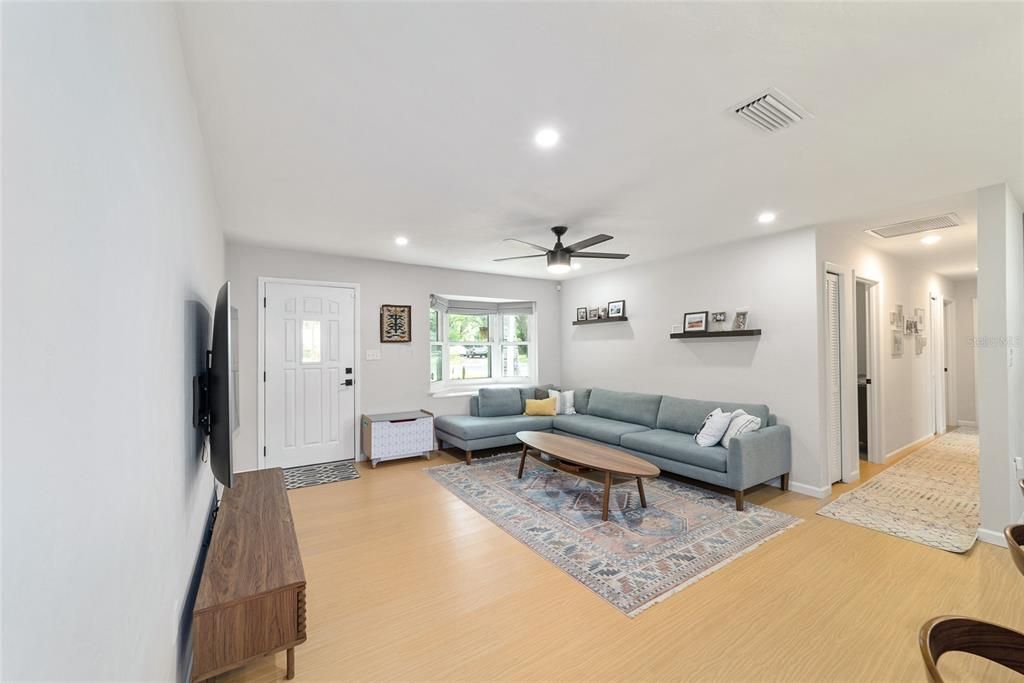 Recently Sold: $319,000 (3 beds, 2 baths, 1353 Square Feet)
