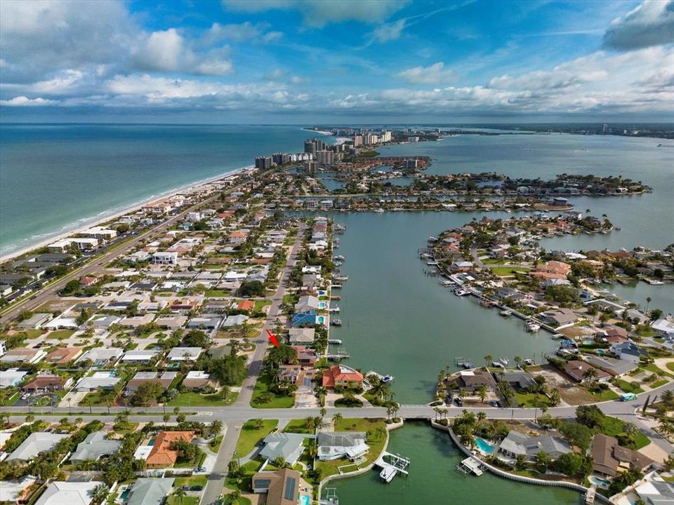 Fabulous location, short walk to residential and semi private beach, just south of Clearwater Beach. Multiple parks, city hall with additional amenities.