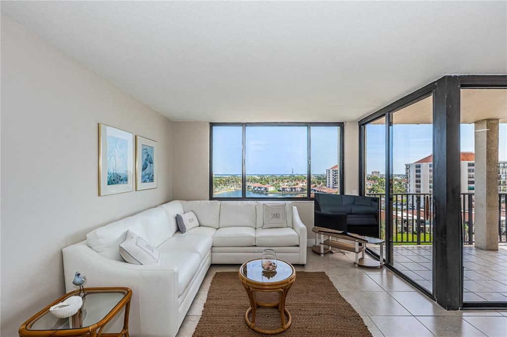 Recently Sold: $679,900 (2 beds, 2 baths, 1140 Square Feet)