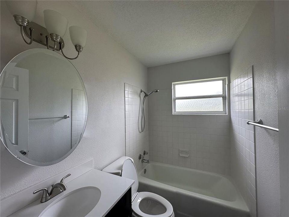 最近租的: $1,600 (3 贝兹, 1 浴室, 1065 平方英尺)