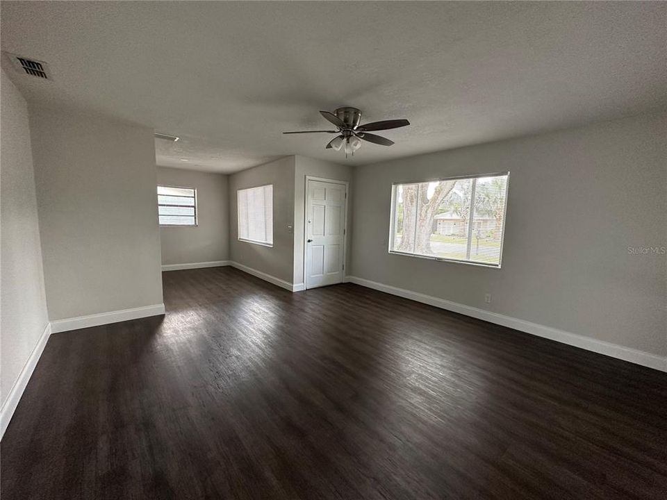 Recently Rented: $1,600 (3 beds, 1 baths, 1065 Square Feet)