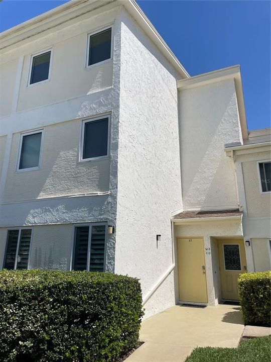 Recently Sold: $415,000 (1 beds, 1 baths, 760 Square Feet)