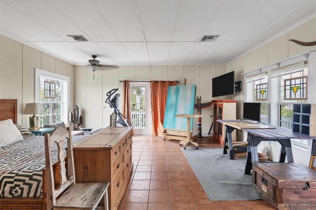 Recently Sold: $2,500,000 (3 beds, 2 baths, 1008 Square Feet)