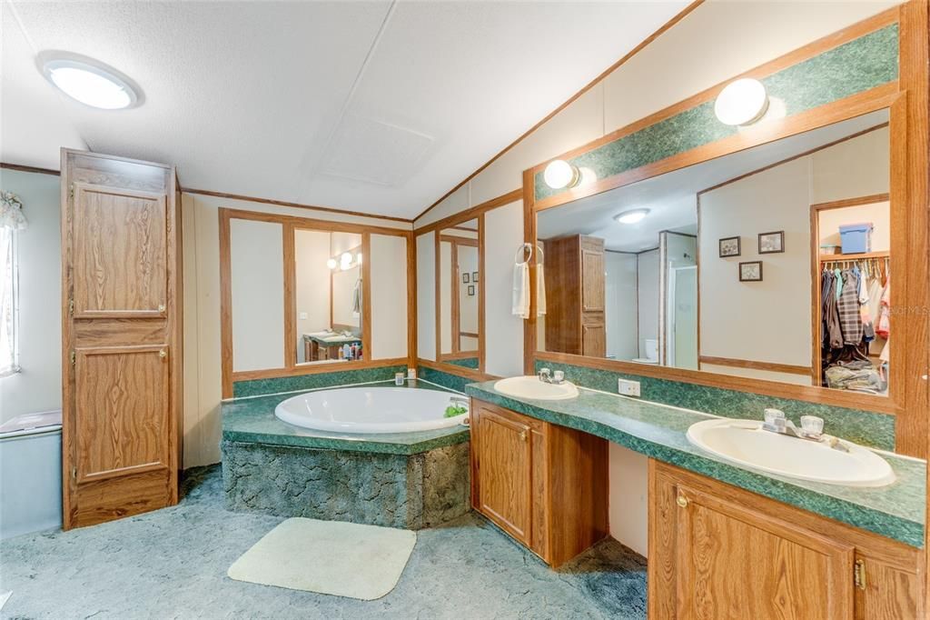 Недавно продано: $215,000 (3 спален, 2 ванн, 1728 Квадратных фут)