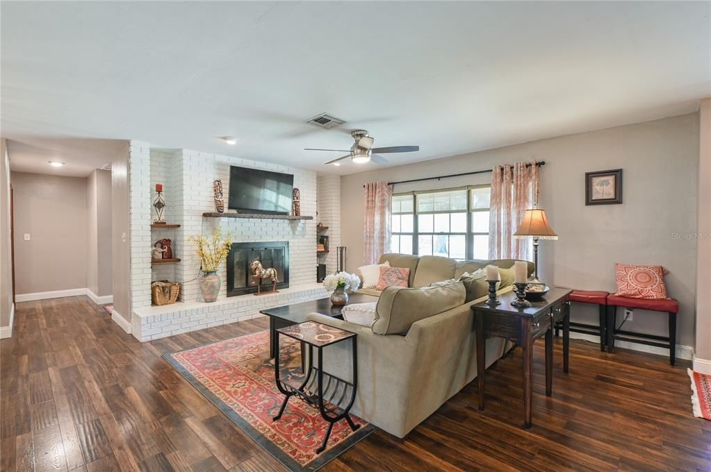 Recently Sold: $745,000 (3 beds, 2 baths, 1983 Square Feet)