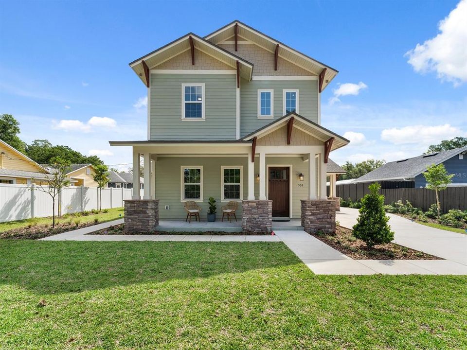 Recently Sold: $814,900 (4 beds, 3 baths, 2351 Square Feet)