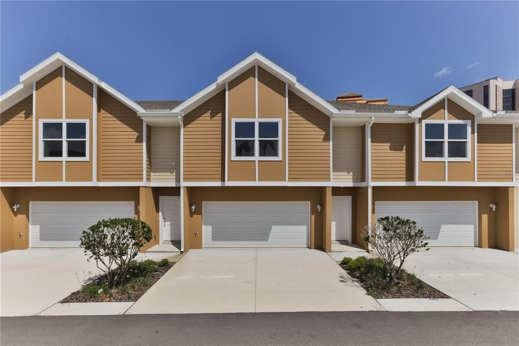 Recently Sold: $569,000 (3 beds, 2 baths, 2073 Square Feet)