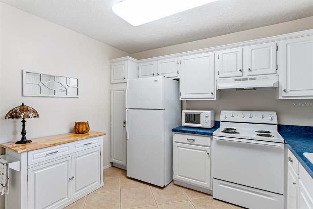 Recently Sold: $239,900 (2 beds, 1 baths, 880 Square Feet)