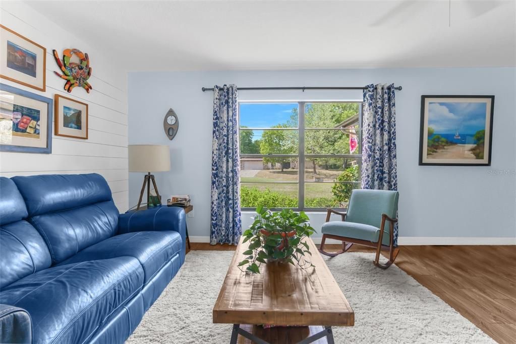 Recently Sold: $325,000 (2 beds, 2 baths, 1463 Square Feet)