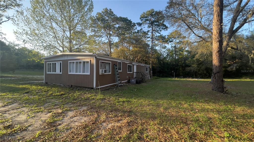 Recently Sold: $89,900 (2 beds, 2 baths, 1464 Square Feet)