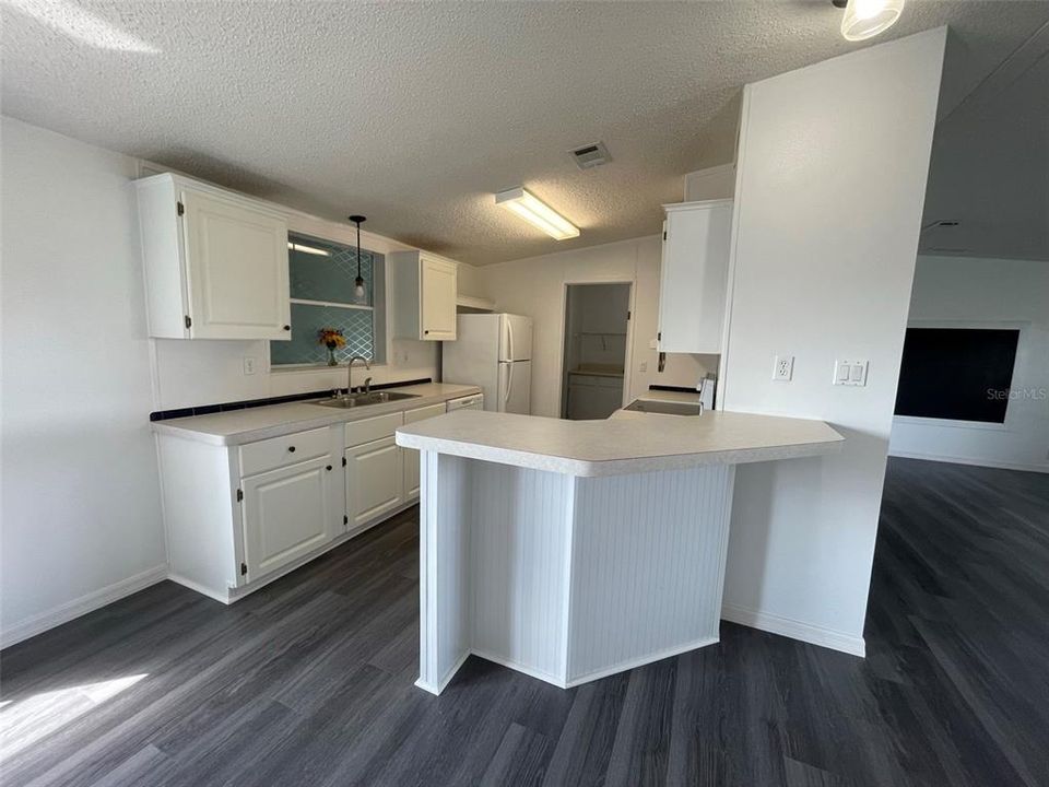 Recently Sold: $325,000 (3 beds, 2 baths, 1512 Square Feet)