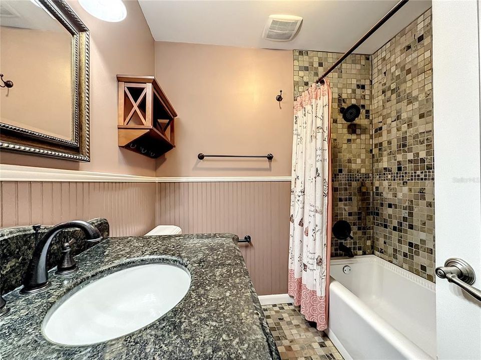 最近售出: $235,000 (3 贝兹, 2 浴室, 1445 平方英尺)