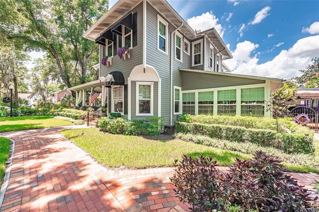 Recently Sold: $1,249,900 (7 beds, 6 baths, 4740 Square Feet)