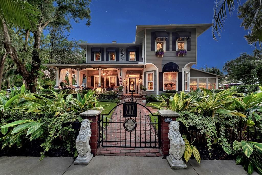 Recently Sold: $1,249,900 (7 beds, 6 baths, 4740 Square Feet)