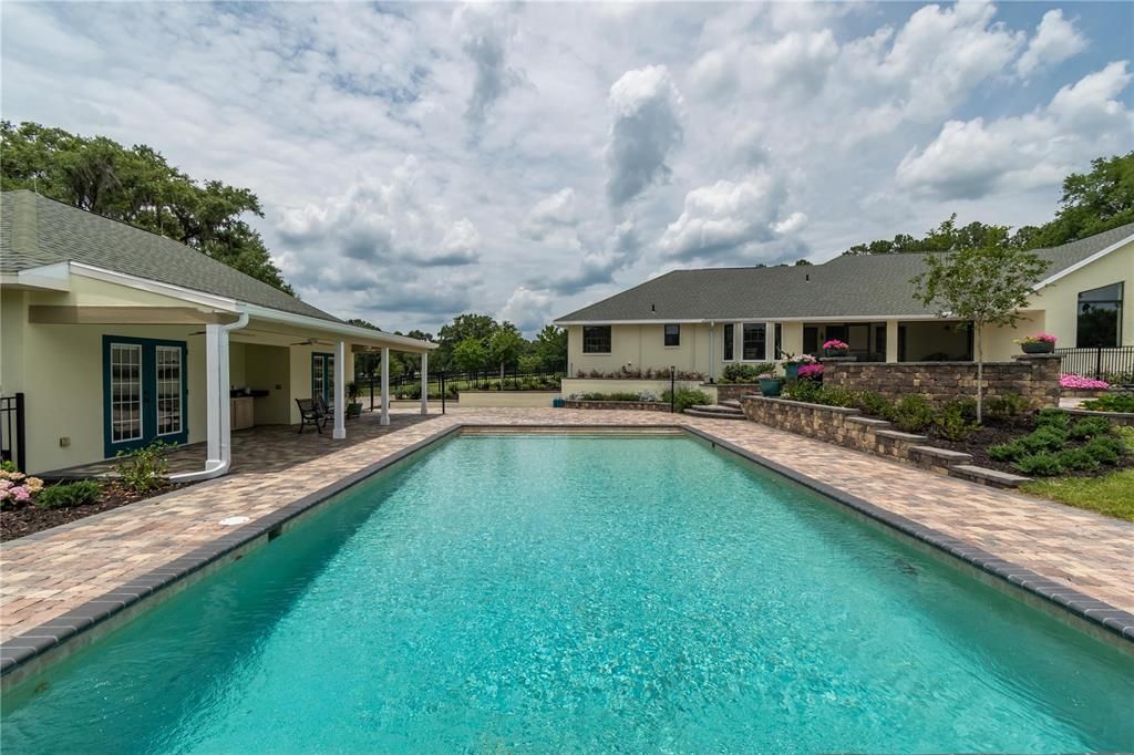 Recently Sold: $2,200,000 (3 beds, 2 baths, 3454 Square Feet)