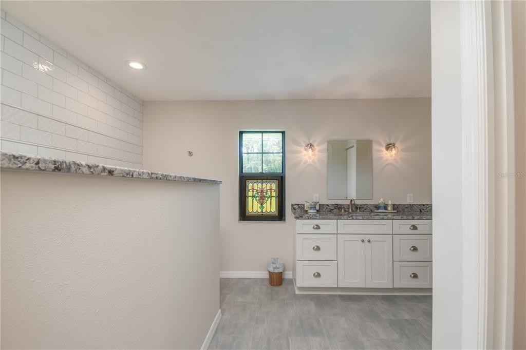 Recently Sold: $2,200,000 (3 beds, 2 baths, 3454 Square Feet)