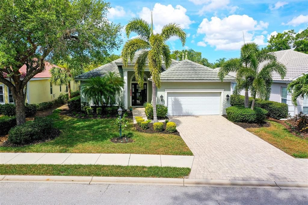 Recently Sold: $899,000 (3 beds, 2 baths, 2244 Square Feet)