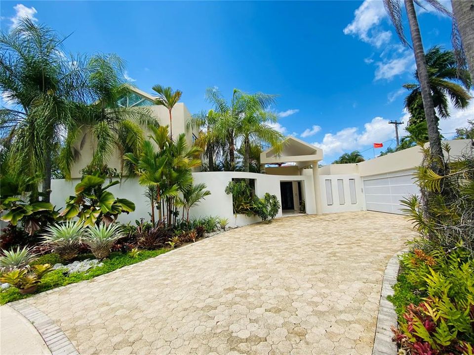 Vendido Recientemente: $1,695,000 (4 camas, 5 baños, 4879 Pies cuadrados)