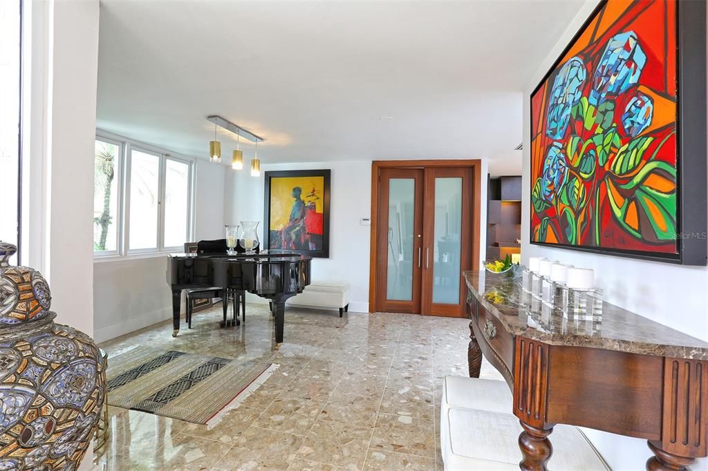 Vendido Recientemente: $1,695,000 (4 camas, 5 baños, 4879 Pies cuadrados)