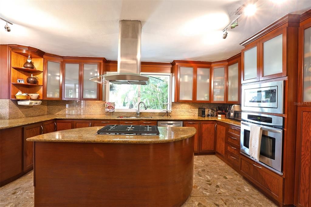 Vendido Recientemente: $1,695,000 (4 camas, 5 baños, 4879 Pies cuadrados)