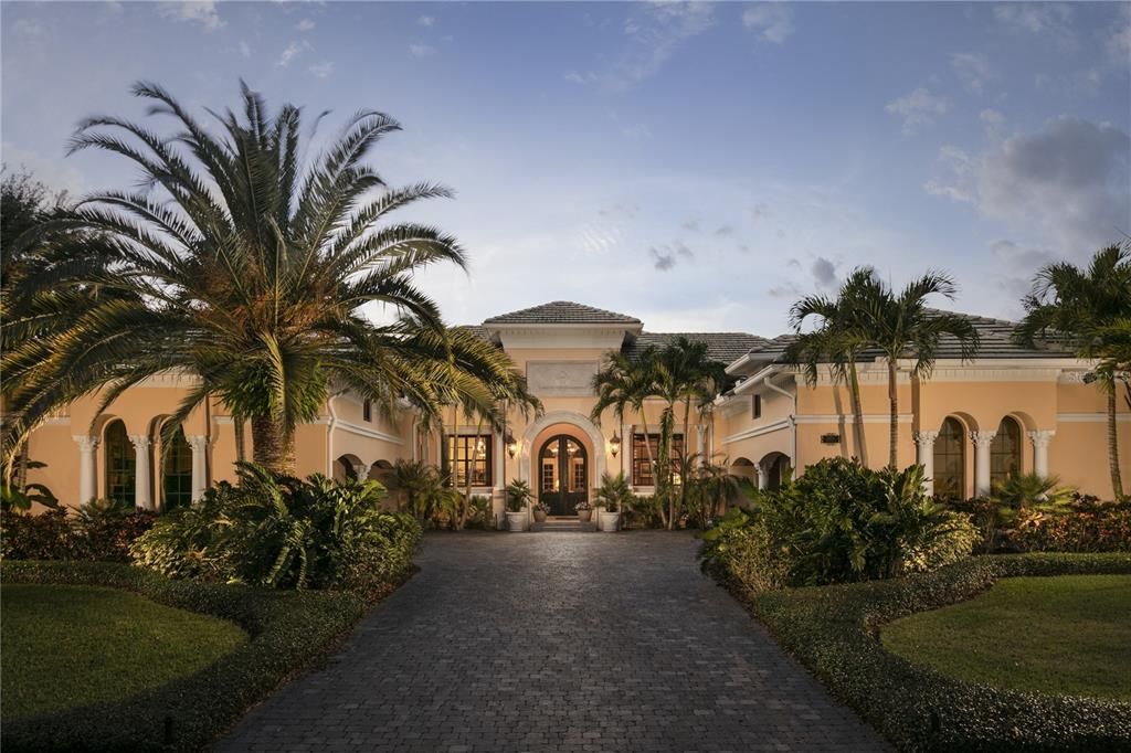 Recently Sold: $2,100,000 (5 beds, 6 baths, 5749 Square Feet)